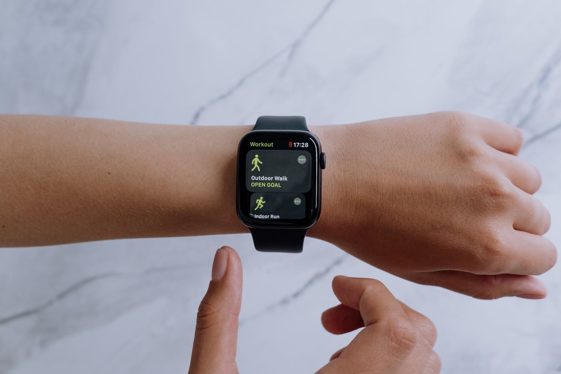 Apple Watch vs Fitbit: Which is Better for Fitness Tracking